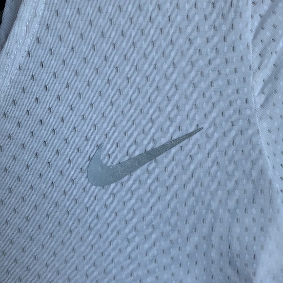 Nike Dri fit top - Picture 3 of 4